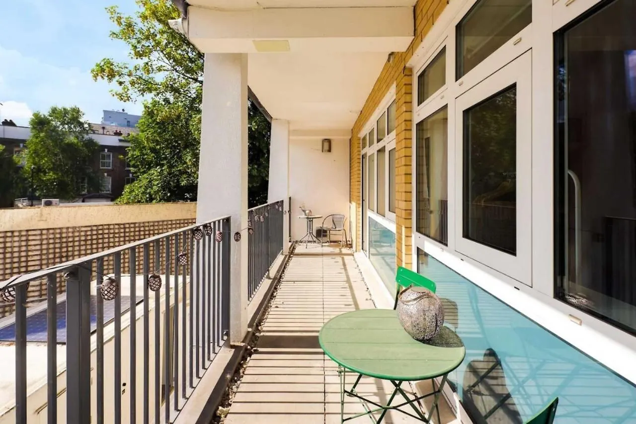 펜션 Beautiful & Vibrant 2Bd Home W Balcony - Hackney! 런던