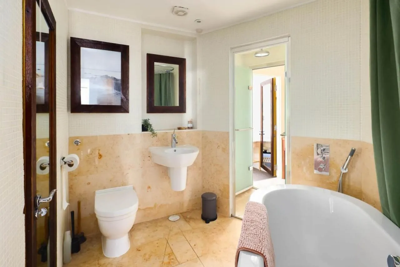 Holiday home Beautiful & Vibrant 2Bd Home W Balcony - Hackney! London